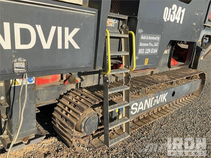 Sandvik QJ341 Tracked Jaw Crushing Plant 골재 플랜트
