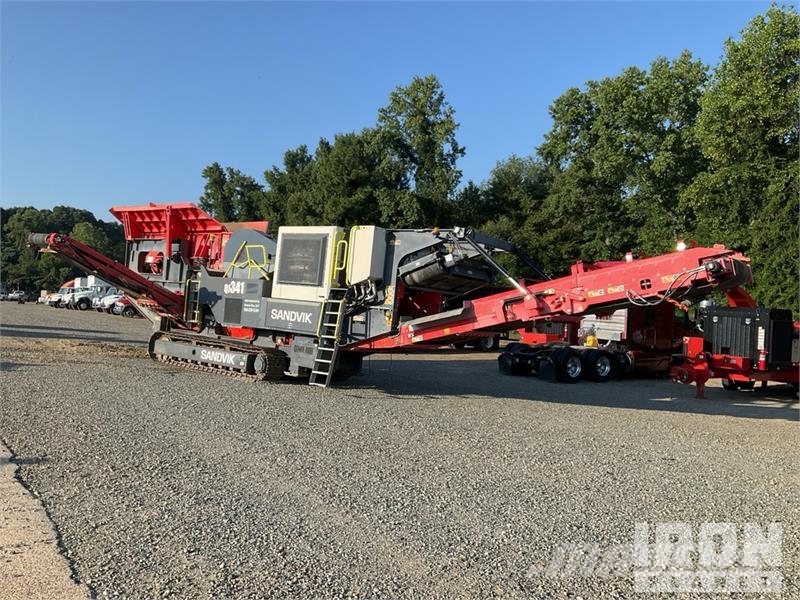 Sandvik QJ341 Tracked Jaw Crushing Plant 골재 플랜트