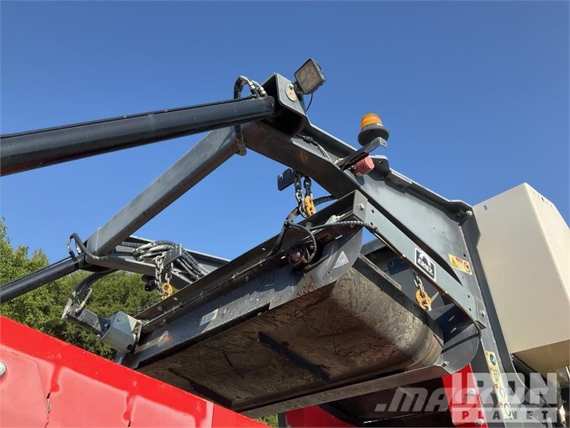 Sandvik QJ341 Tracked Jaw Crushing Plant 골재 플랜트