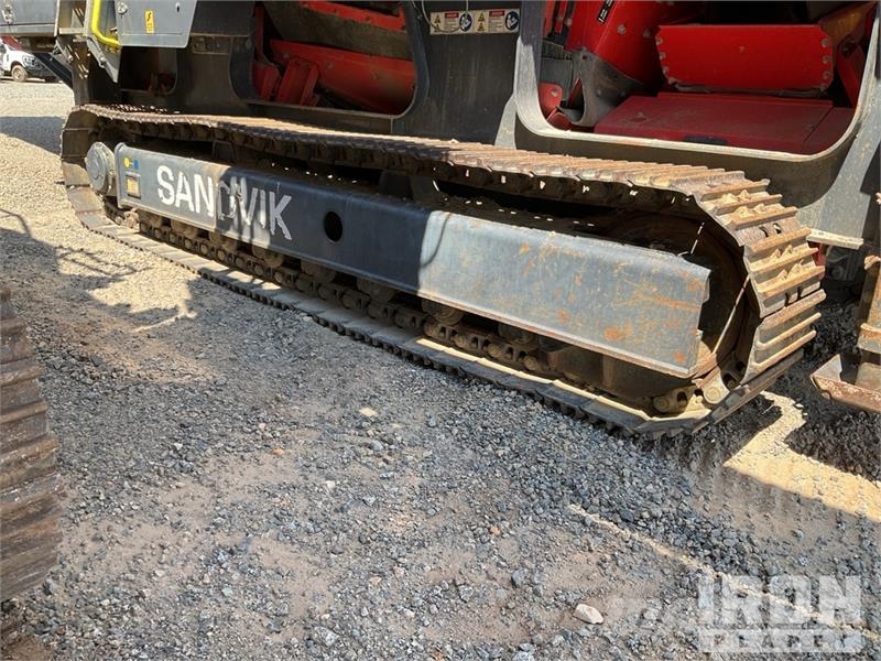 Sandvik QJ341 Tracked Jaw Crushing Plant 골재 플랜트