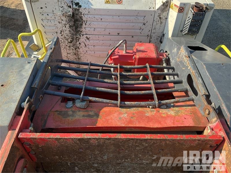 Sandvik QJ341 Tracked Jaw Crushing Plant 골재 플랜트