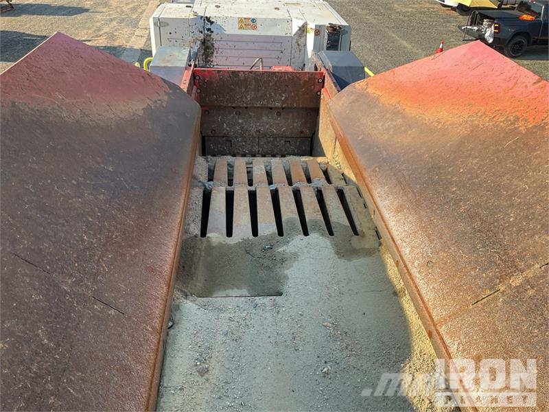 Sandvik QJ341 Tracked Jaw Crushing Plant 골재 플랜트