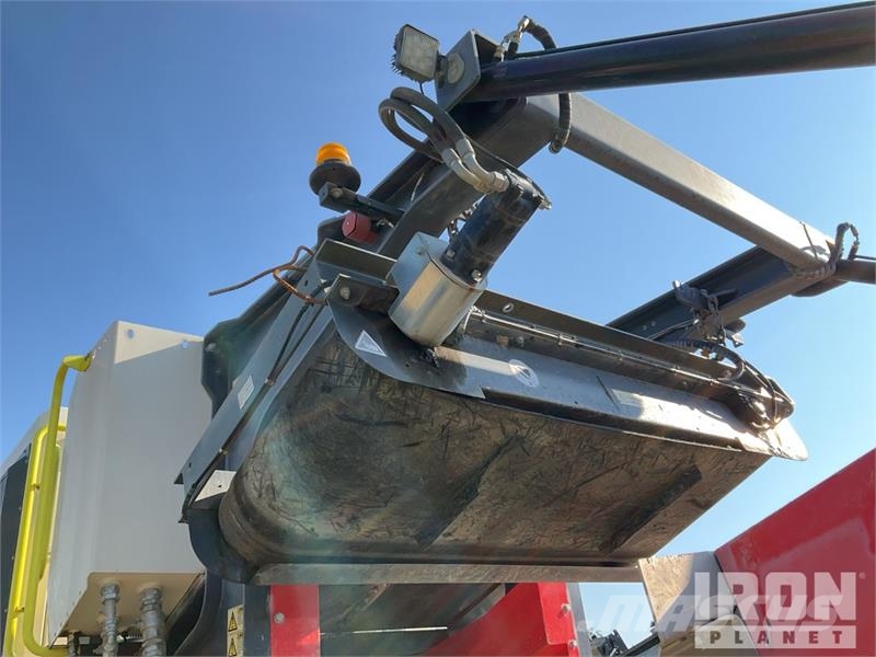 Sandvik QJ341 Tracked Jaw Crushing Plant 골재 플랜트