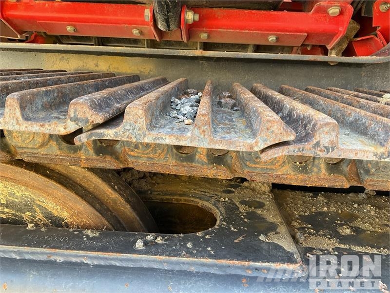 Sandvik QJ341 Tracked Jaw Crushing Plant 골재 플랜트