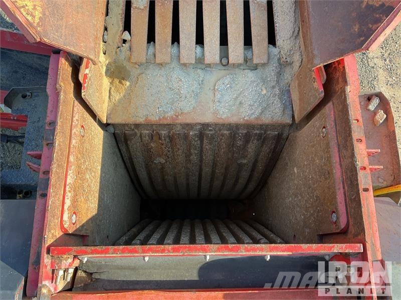 Sandvik QJ341 Tracked Jaw Crushing Plant 골재 플랜트