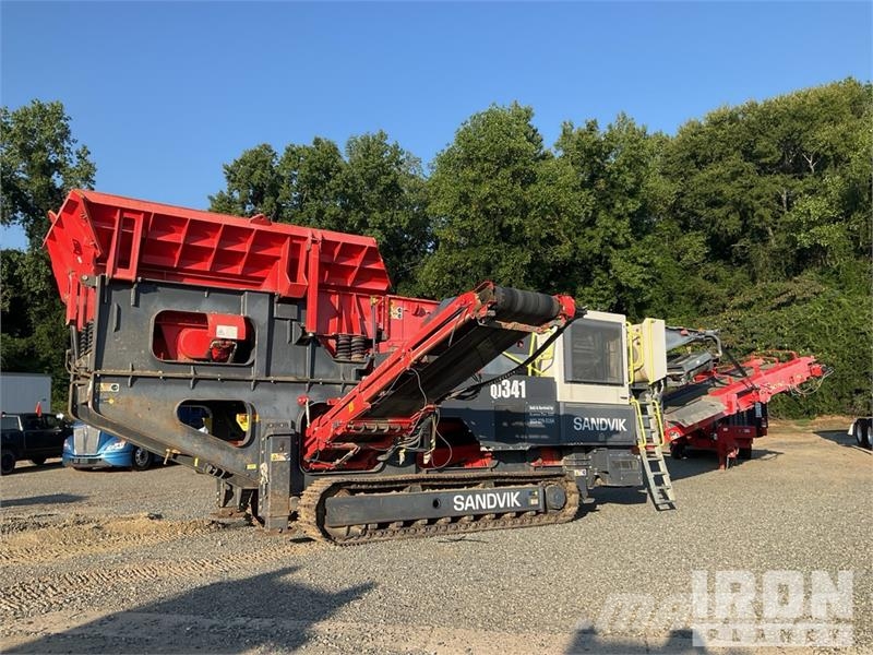 Sandvik QJ341 Tracked Jaw Crushing Plant 골재 플랜트