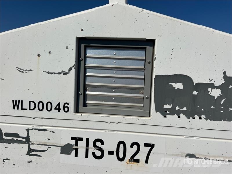  Sanford Flatbed Cover with Adjustable Legs Muut