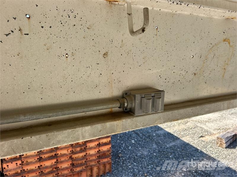  Sanford Flatbed Cover with Adjustable Legs Muut