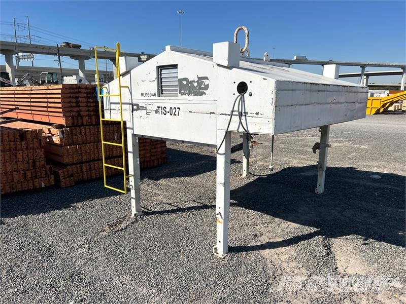  Sanford Flatbed Cover with Adjustable Legs Muut