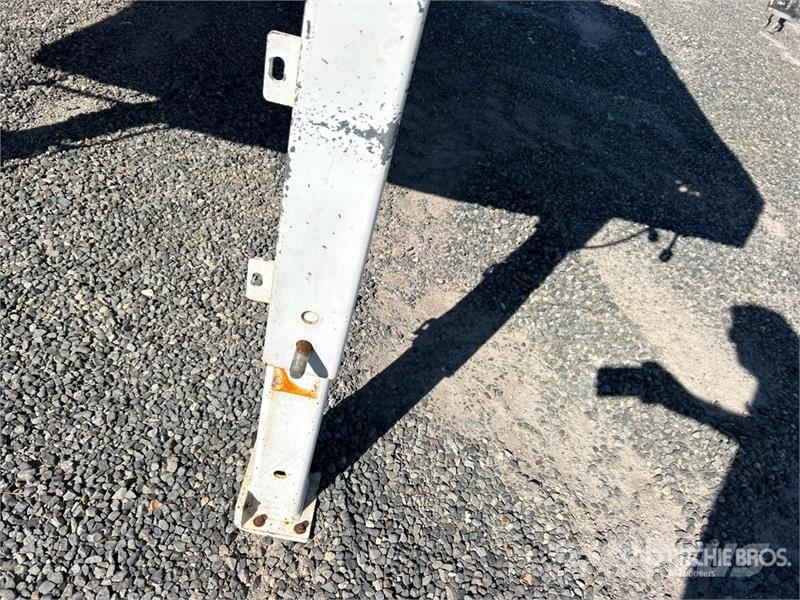  Sanford Flatbed Cover with Adjustable Legs Muut