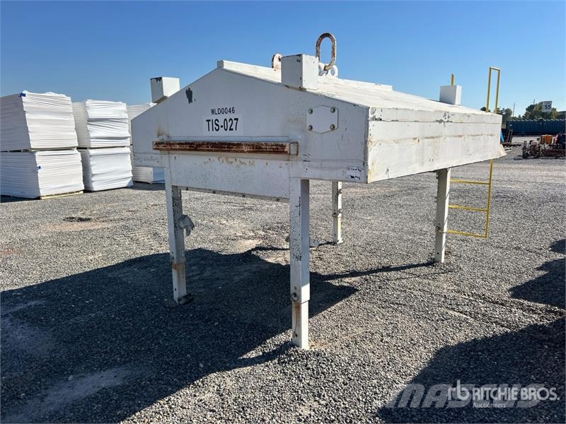  Sanford Flatbed Cover with Adjustable Legs Muut
