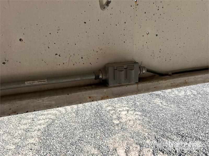  Sanford Flatbed Cover with Adjustable Legs Muut