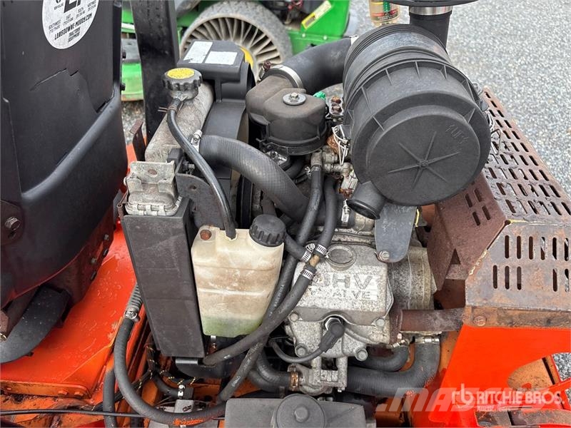 Scag STT-29DF1-SS Ride-On Lawn Mower Самохідні газонокосарки