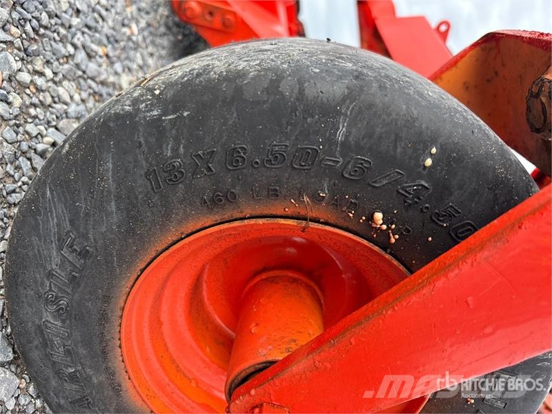 Scag STT-29DF1-SS Ride-On Lawn Mower Самохідні газонокосарки