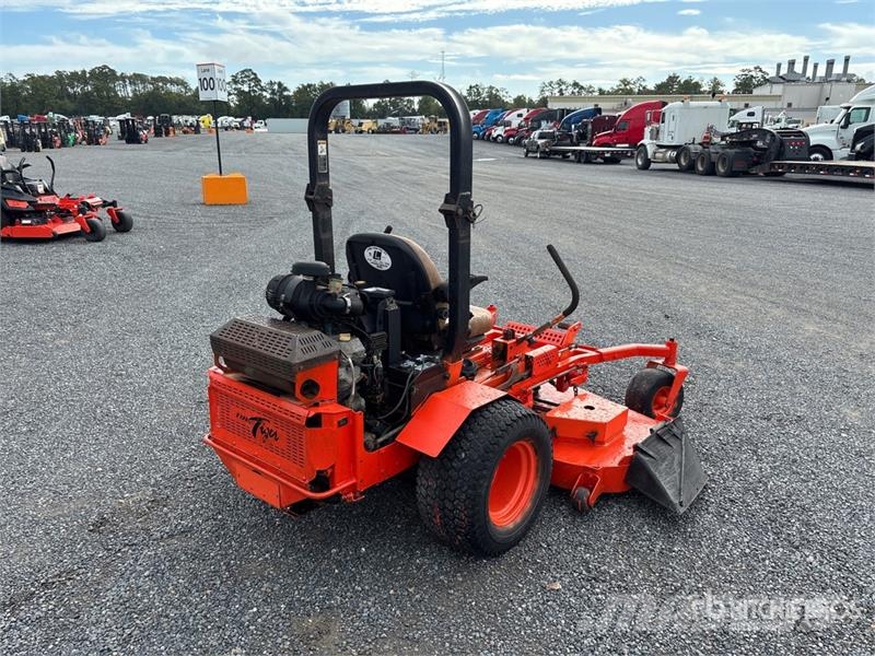 Scag STT-29DF1-SS Ride-On Lawn Mower Самохідні газонокосарки