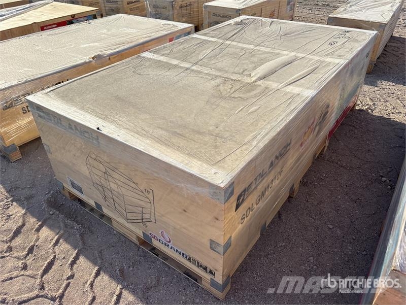  SDLGM1310F 13 ft x 10 ft Galvanized Metal Livestoc ماكينات وملحقات مواش أخرى
