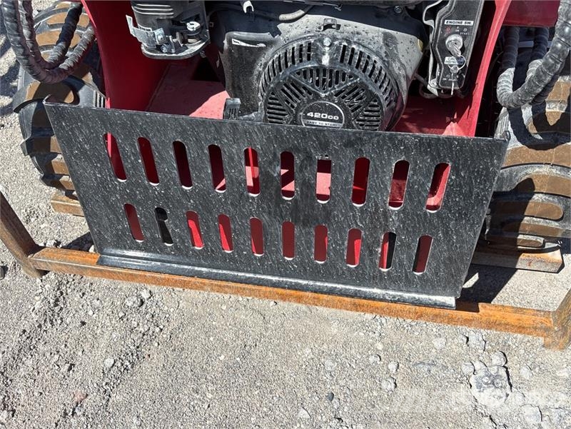  SDLOOL SL-323TZ Mini Skid Steer Loader (Unused) لوادر انزلاقية التوجيه