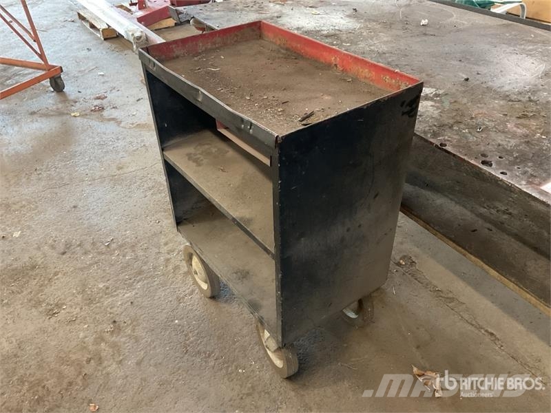 Shop Table w/Vises and Roller Cart Andre komponenter