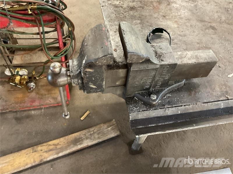 Shop Table w/Vises and Roller Cart Andre komponenter