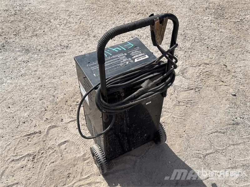  Shumacher SE-4020 Battery Charger Зарядные устройства