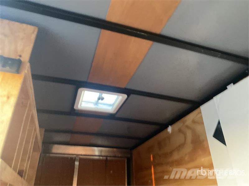  Silverline 12 ft T/A Enclosed Trailer Прицепы-фургоны