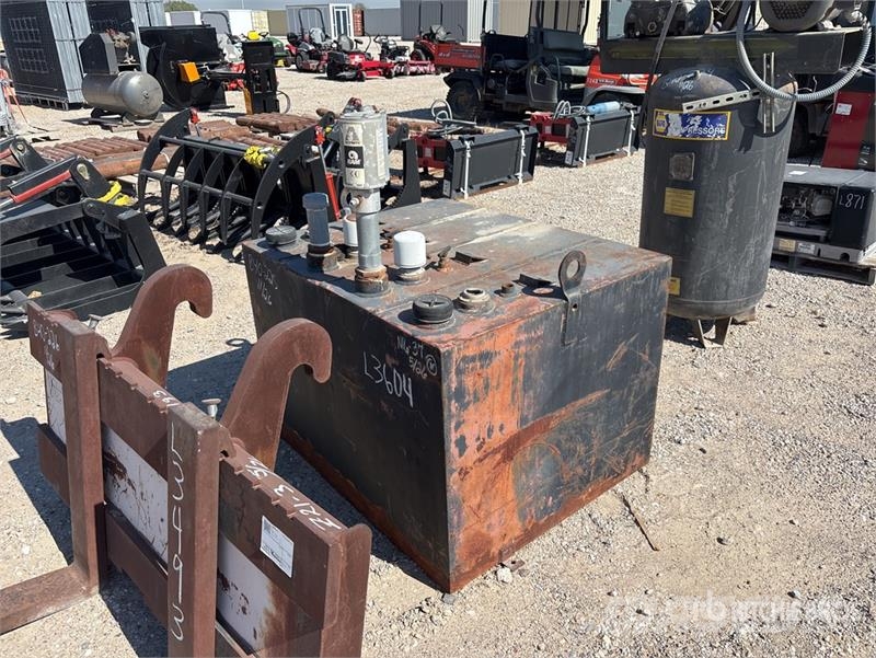  Skid Mounted Steel antifreeze, hydraulic oil, and  صهاريج الوقود والصهاريج الإضافية