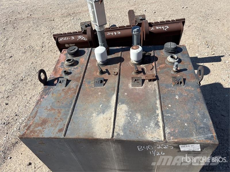  Skid Mounted Steel antifreeze, hydraulic oil, and  صهاريج الوقود والصهاريج الإضافية