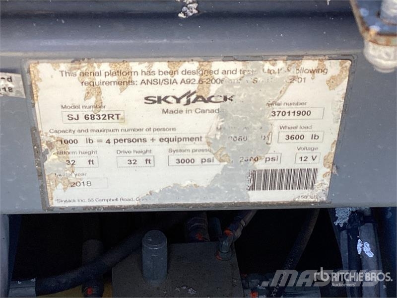 SkyJack 6832RT 4x4 Dual Fuel Scissor Lift Schaarhoogwerkers