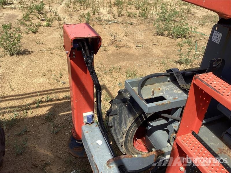 SkyJack 6832RT 4x4 Dual Fuel Scissor Lift Schaarhoogwerkers