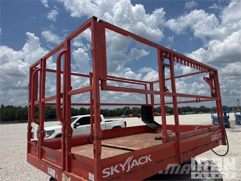 SkyJack 6832RT Electric Scissor Lift Elevadores de tesoura