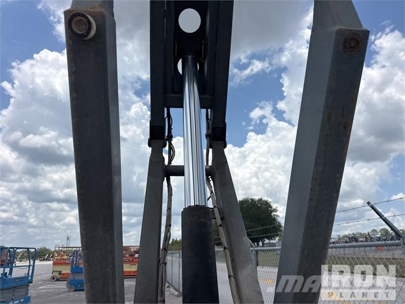 SkyJack 6832RT Electric Scissor Lift Elevadores de tesoura