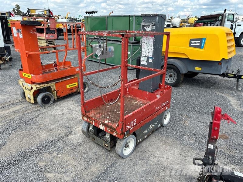 SkyJack SJ12 Vertical Mast Lift Plataformas elevatórias verticais