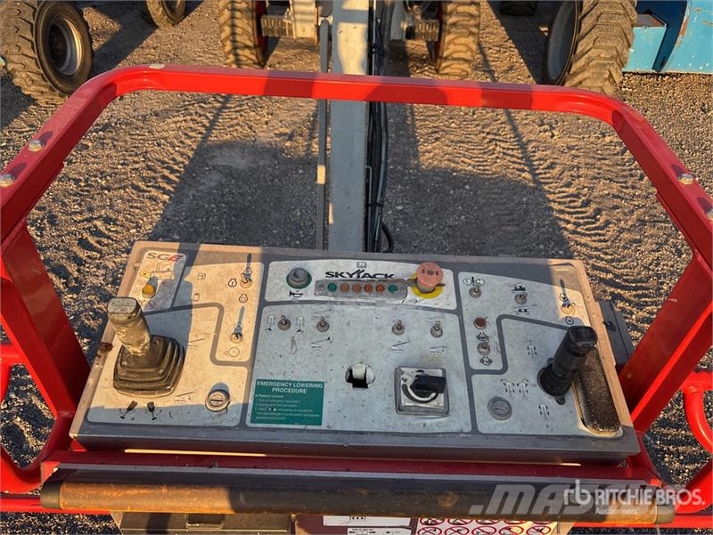 SkyJack SJ45T 4WD Diesel Telescopic Boom Lift Piattaforme a braccio telescopico