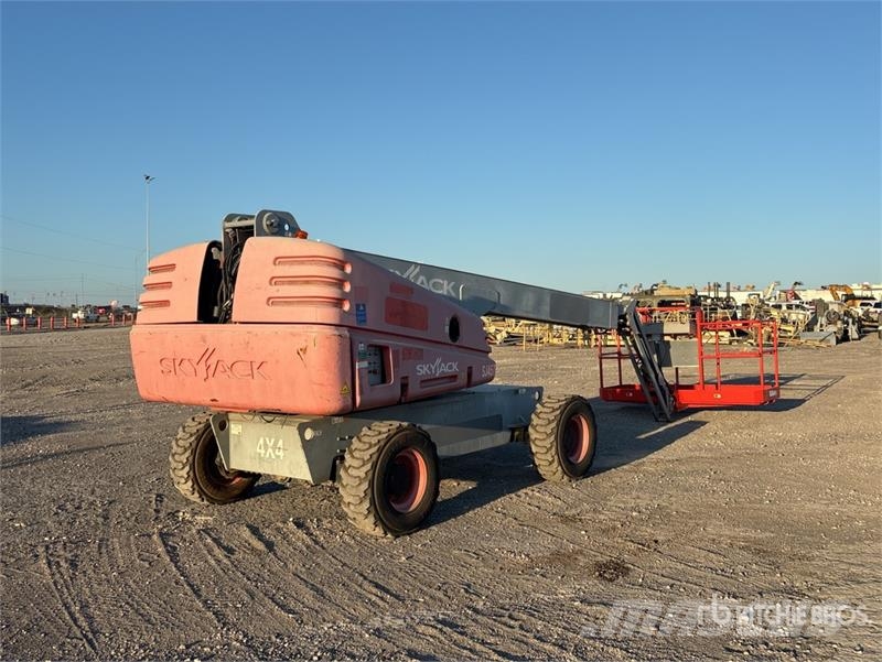 SkyJack SJ45T 4WD Diesel Telescopic Boom Lift Piattaforme a braccio telescopico