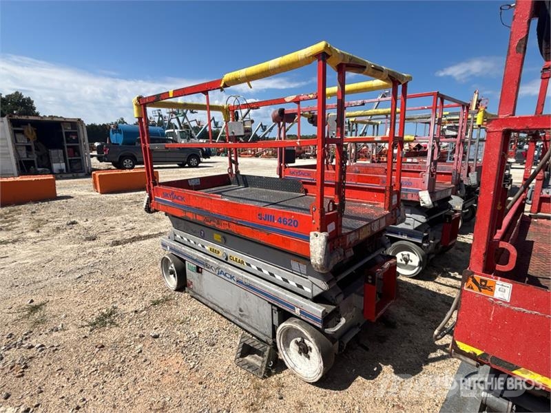 SkyJack SJ4620 رافعات مقصية الشكل