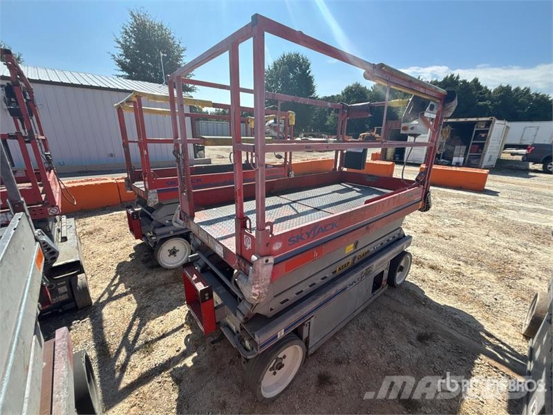 SkyJack SJ4620 رافعات مقصية الشكل