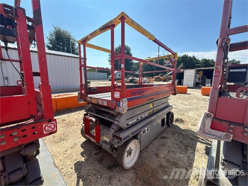 SkyJack SJ4620 رافعات مقصية الشكل
