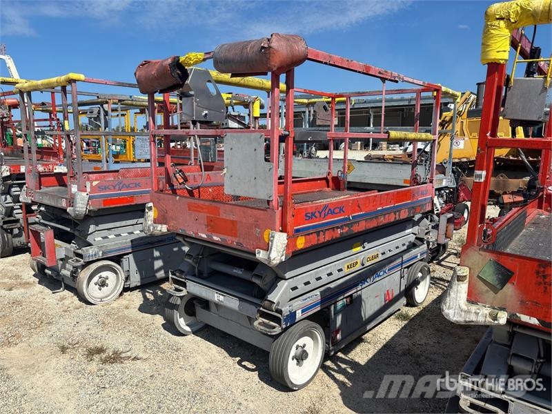 SkyJack SJ4620 رافعات مقصية الشكل