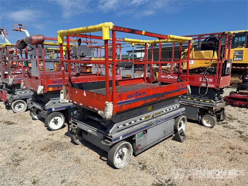SkyJack SJ4620 رافعات مقصية الشكل