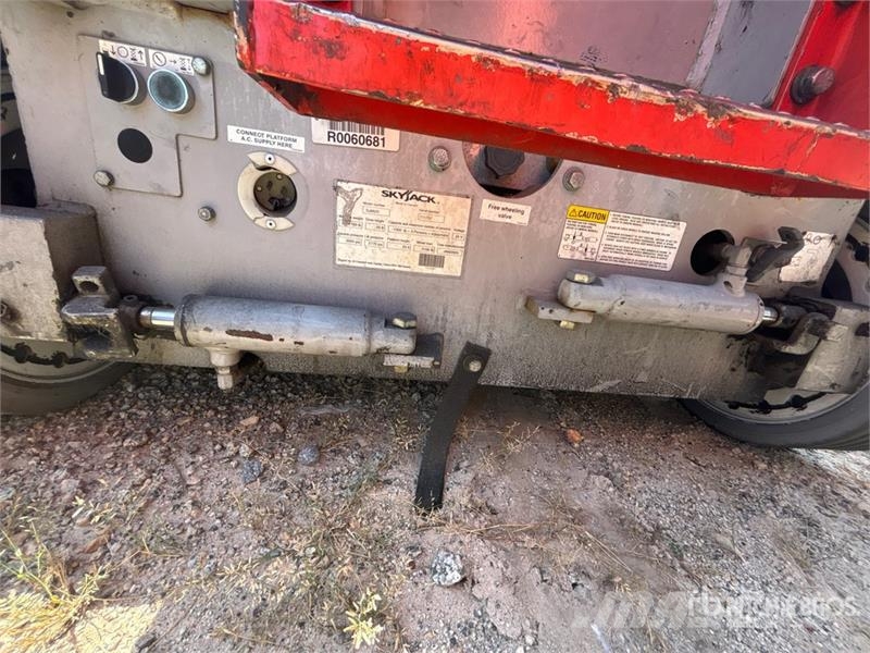 SkyJack SJ4620 رافعات مقصية الشكل