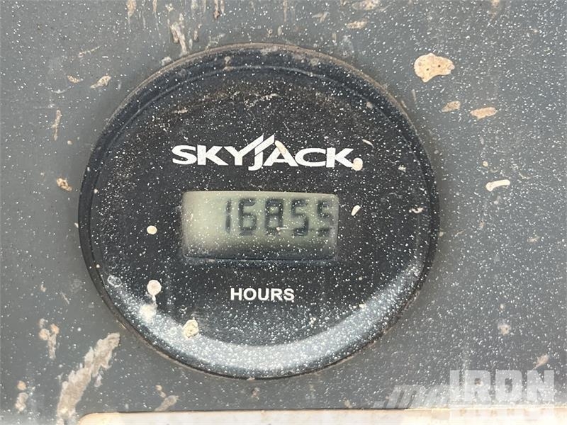 SkyJack SJ6832 RT Makazaste platforme