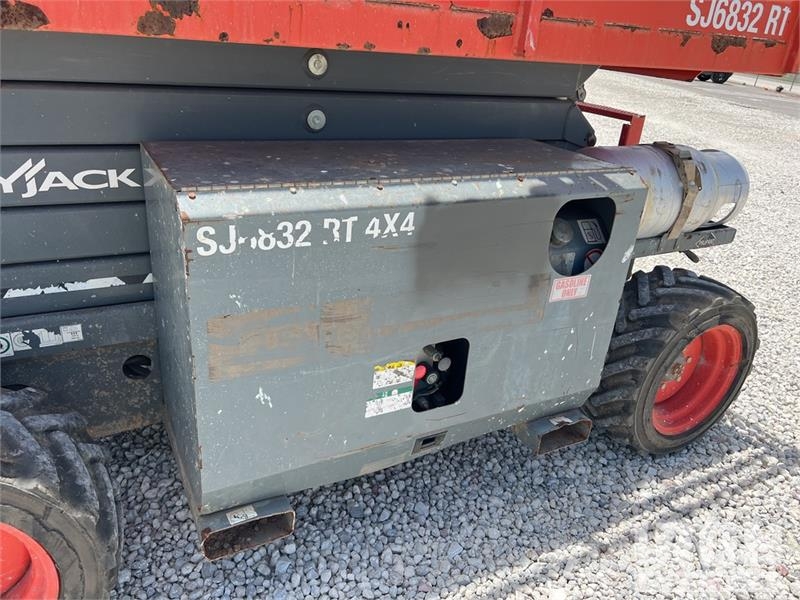 SkyJack SJ6832 RT Makazaste platforme