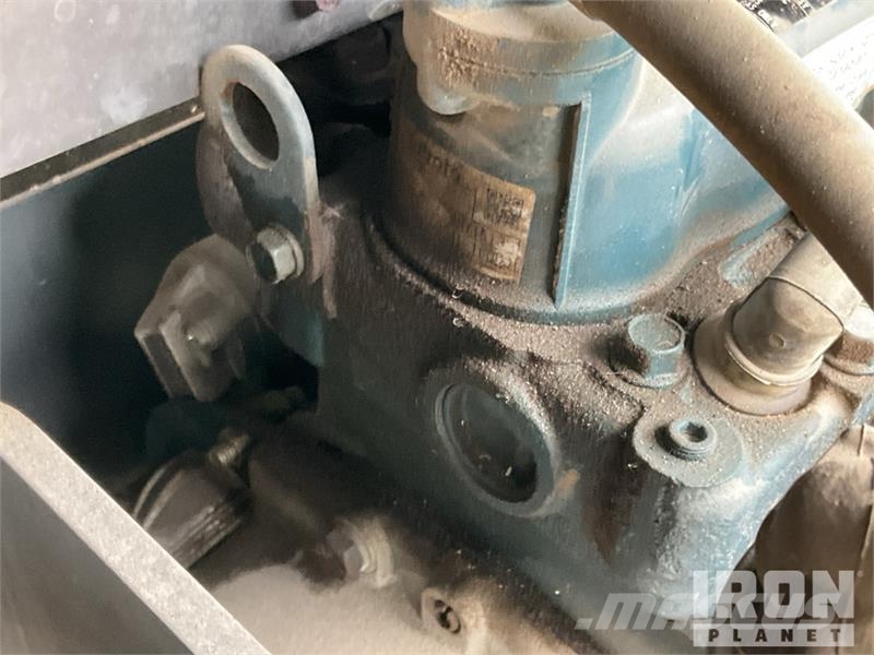 SkyJack SJ6832 RT رافعات مقصية الشكل