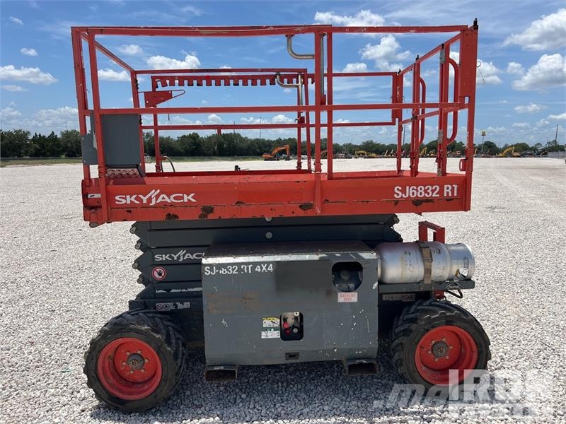 SkyJack SJ6832 RT Makazaste platforme