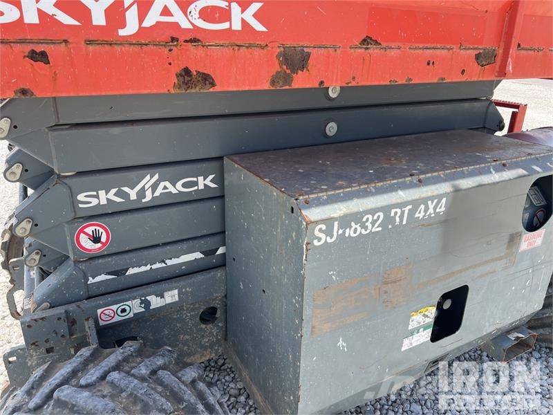 SkyJack SJ6832 RT Makazaste platforme