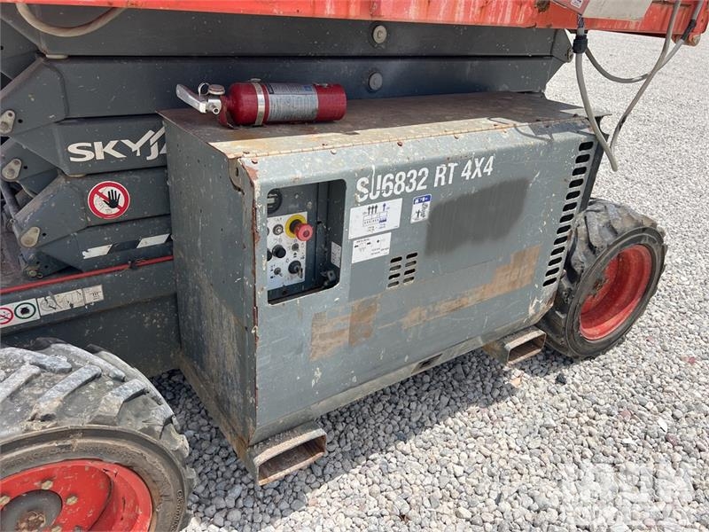 SkyJack SJ6832 RT Makazaste platforme