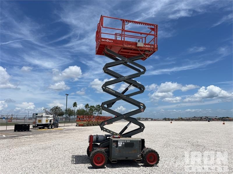 SkyJack SJ6832 RT Makazaste platforme