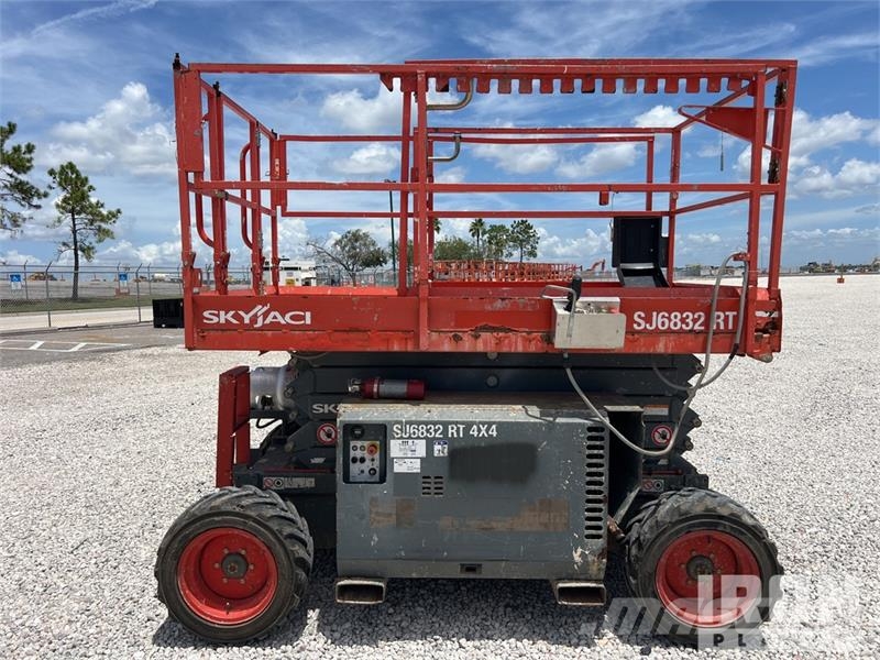 SkyJack SJ6832 RT Makazaste platforme