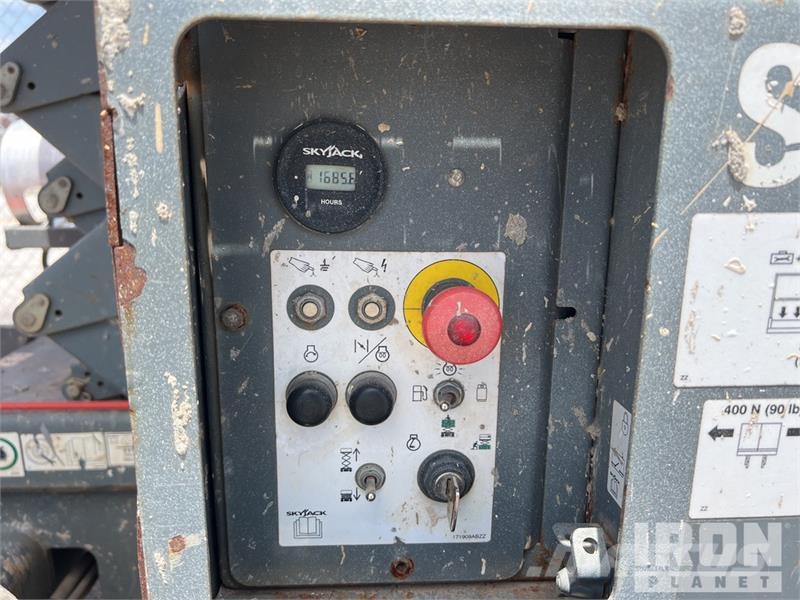 SkyJack SJ6832 RT Makazaste platforme