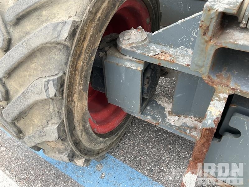 SkyJack SJ6832 RT رافعات مقصية الشكل